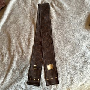 Louis Vuitton silk bandeau